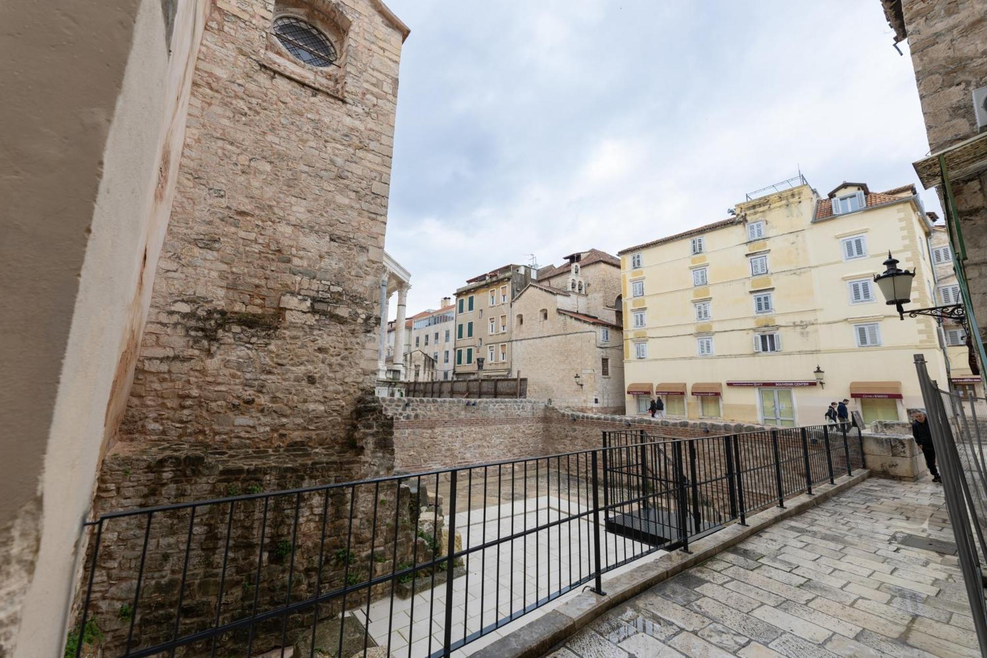 Lena'S Room In Roman Palace Split Exterior photo